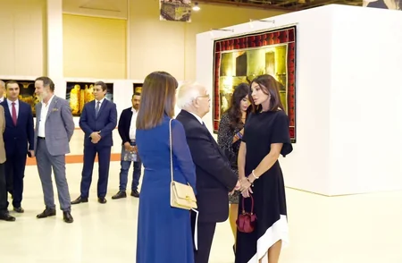 Prezident İlham Əliyev Tahir Salahovun 90 illik yubileyinə həsr edilən sərgi ilə tanış olub - FOTO