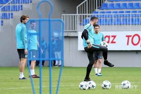 İngiltərənin Çelsi komandası Bakıda son məşqinə çıxıb