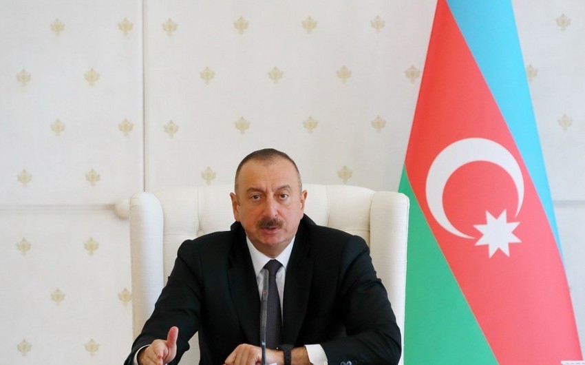 Prezident: Kimsə hansısa tanışlara, qohumlara, vəzifədə olan dostlara arxalanırsa, səhv yoldadır
