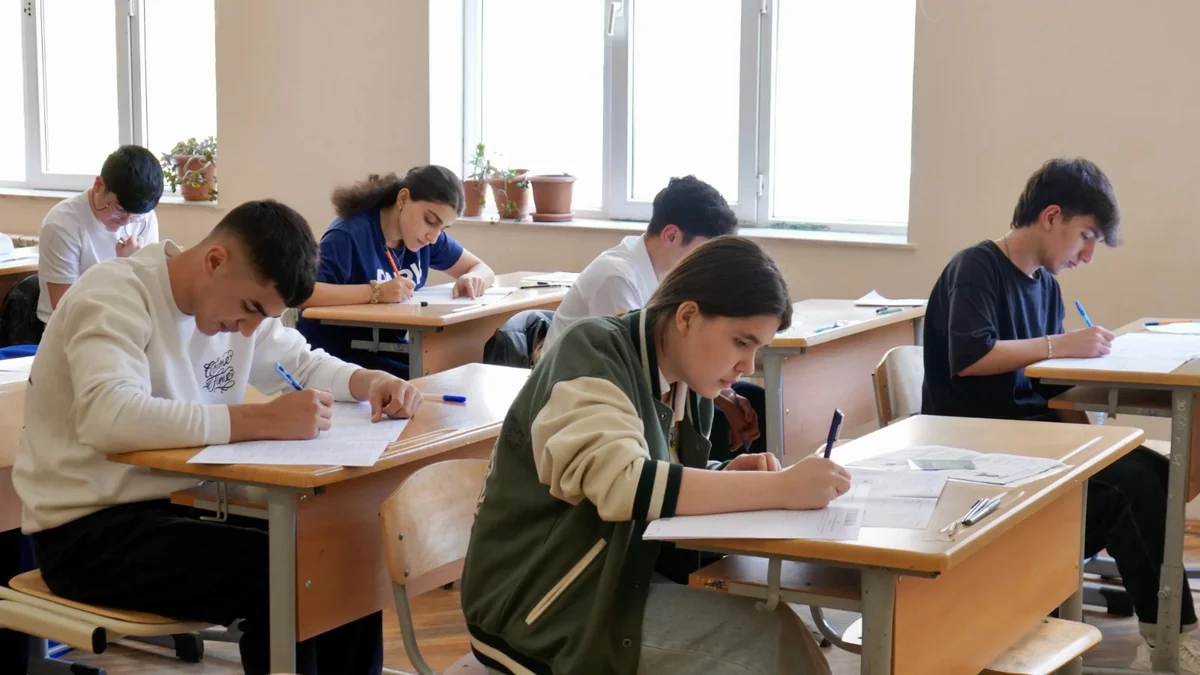 Bu gün 51 mindən çox şagird ümumi orta təhsil üzrə buraxılış imtahanı verib - YENİLƏNİB