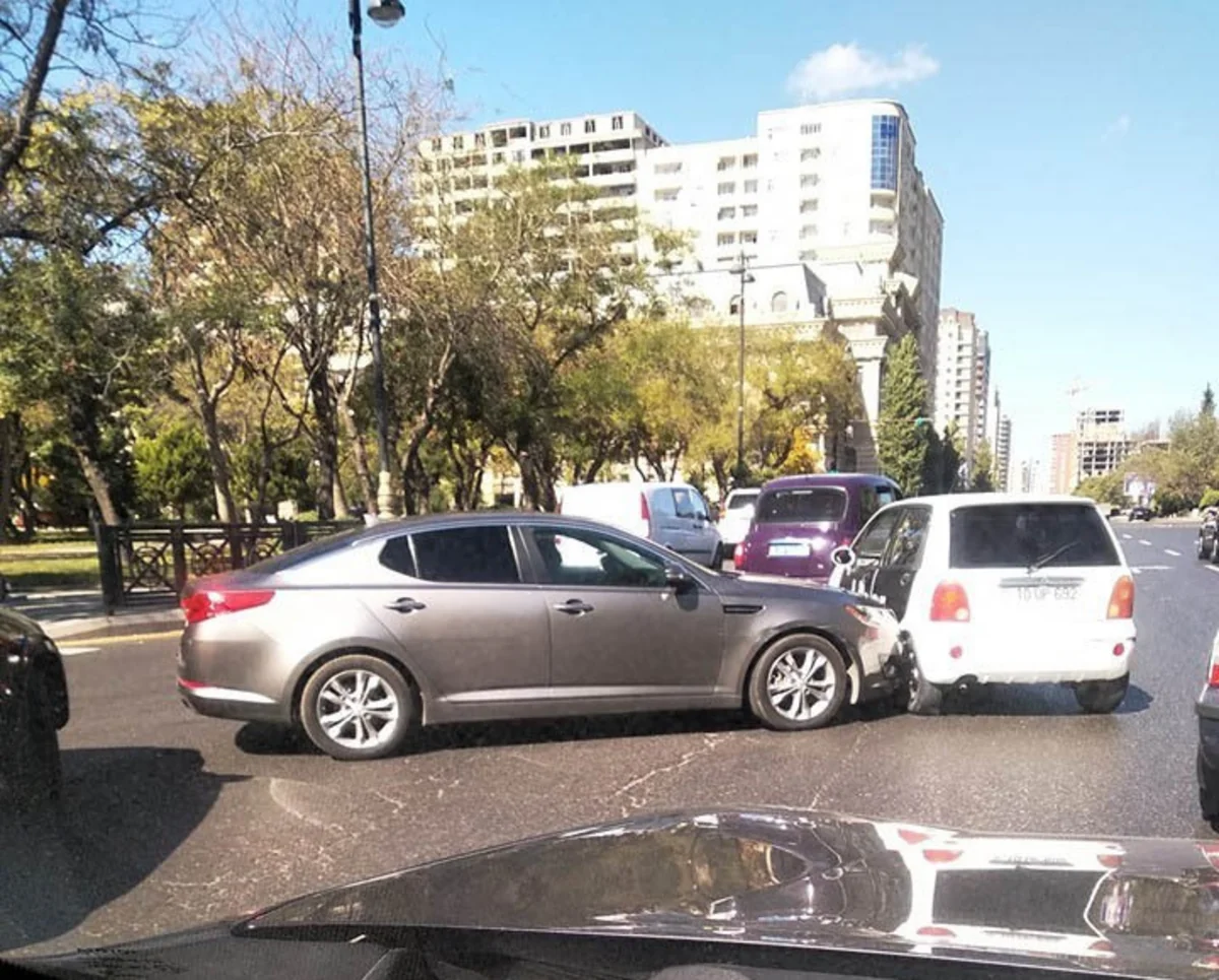 Bakıda daha bir yol qəzası olub - FOTO