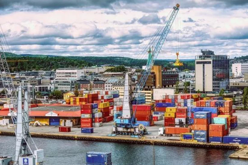 Норвегия закроет границу и порты для российских грузовиков и судов