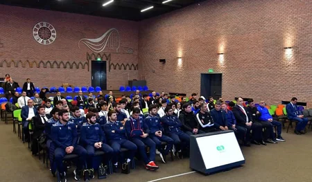 Fərid Qayıbov növbəti dəfə yarışlarda uğur qazanmış idmançılarla görüşüb