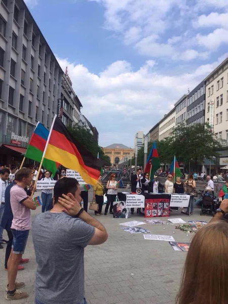 Azərbaycanlılar Berlin və Hannoverdə Ermənistanın Füzulidə törətdiyi hərbi təxribata qarşı etiraz aksiyası keçirib