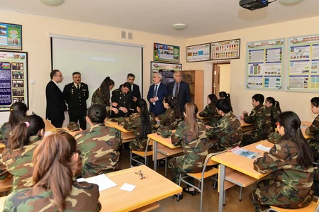 Jurnalistlər gənclərin çağırışaqədərki hazırlıq dərsini izləyib - FOTO