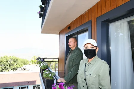 Prezident İlham Əliyev və Mehriban Əliyeva Şuşada “Qarabağ” hotelinin açılışında iştirak ediblər