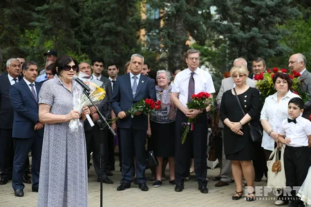 Doroxin: Rus şairi Aleksandr Puşkinin Bakıdakı abidəsi Azərbaycan-Rusiya dostluğunun simvoludur - FOTO