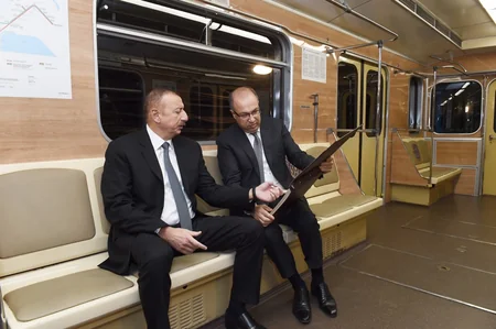 Президент Ильхам Алиев ознакомился с ретро-вагонами Бакинского метрополитена - ОБНОВЛЕНО