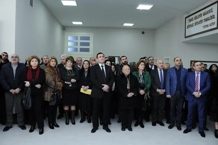 ADNSU-da 30 aprel terror qurbanlarının xatirəsinə həsr olunan barelyefin açılışı olub