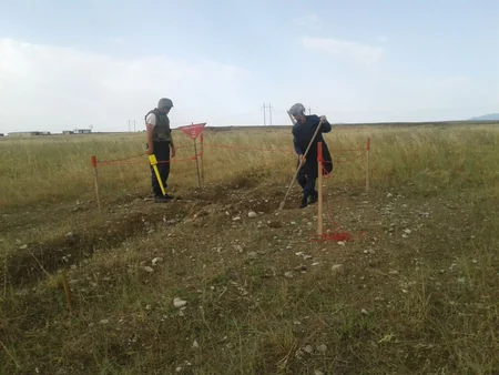 ANAMA Qrad raketinin mühərrik hissələri və top mərmiləri aşkar edib