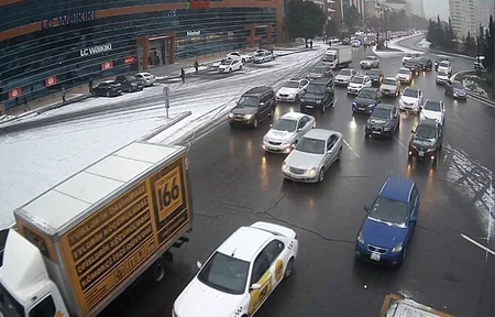 BNA Bakıda yollara yağan qar haqqında açıqlama verdi