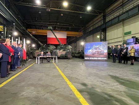Polşa K9 haubitsası üçün 2 milyard dollara 250 müşayiət maşını alacaq