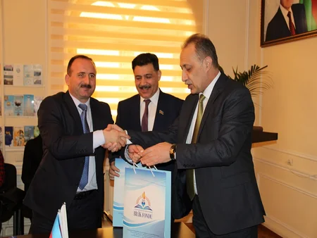 Bilik Fondunda Hikmət Babaoğlu ilə “İmzalı görüş” keçirilib