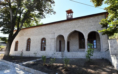 İlham Əliyev və Mehriban Əliyeva Şuşada Mehmandarovların malikanə kompleksindəki bərpa işləri ilə tanış olublar