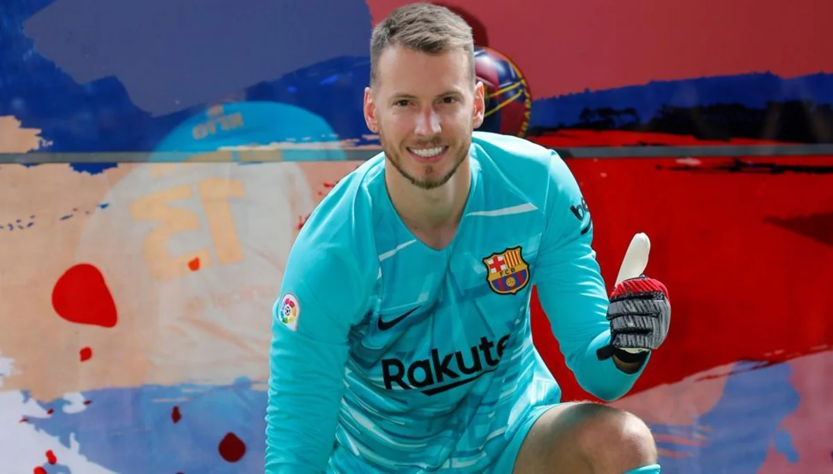 Вратарь Барселоны Нето выбыл на месяц из-за травмы