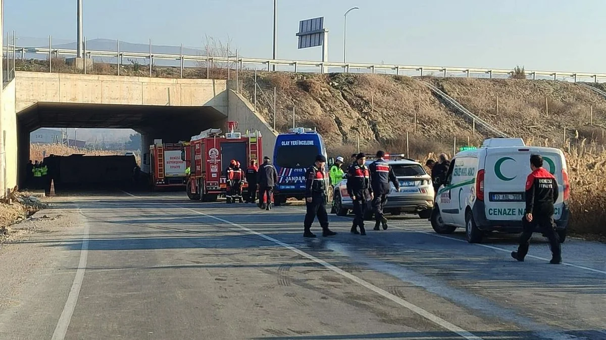 Van carrying workers overturns in Türkiye resulting in casualties