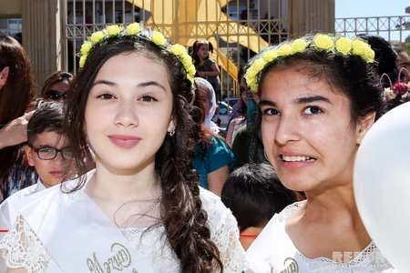 Bakıda məzunların “Son Zəng” həyəcanı - FOTOREPORTAJ - VİDEO