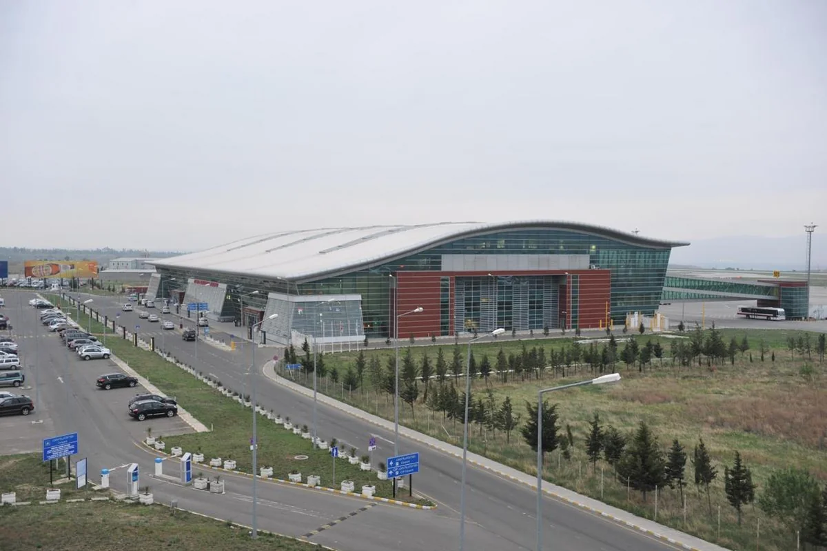 Baku to Tbilisi plane failed to land due to strong wind