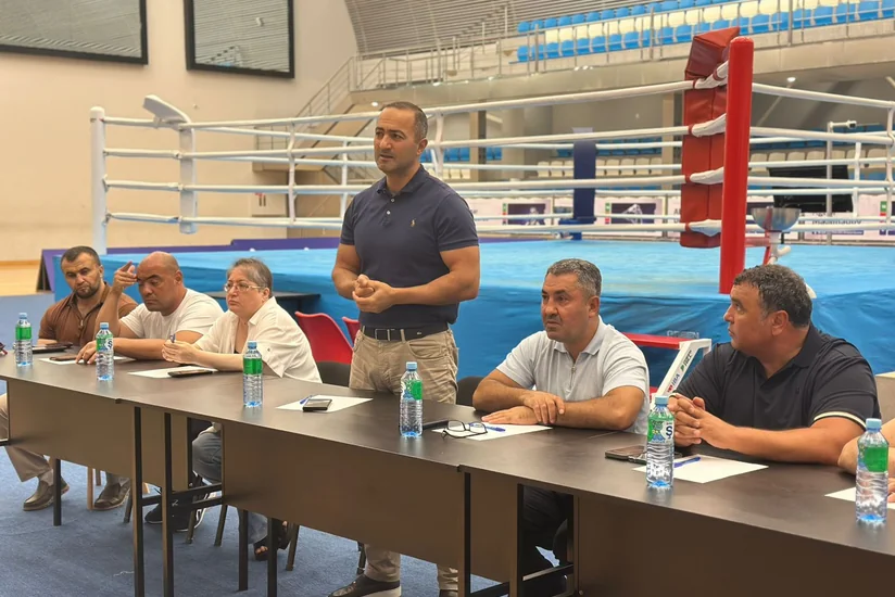 Azərbaycan Boks Federasiyasının rəsmiləri milli komandaların məşqçilər heyəti və hakimlərlə görüşüb