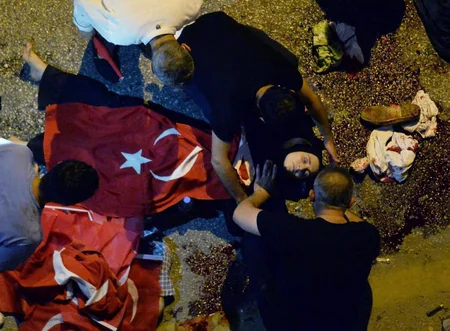 Türkiyədə ötən gecə yaşananlar - FOTOREPORTAJ