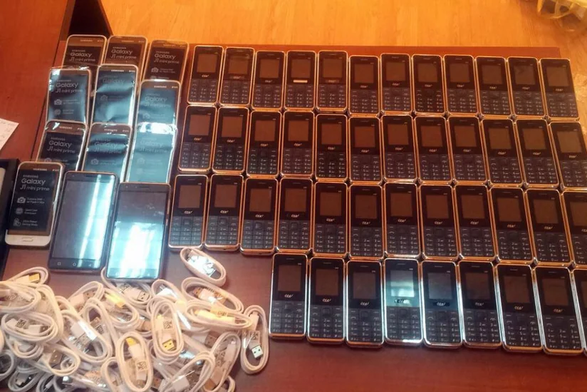 Azərbaycan gömrükçüləri avtomobilin yanacaq çənindən 59 ədəd mobil telefon aşkar edib