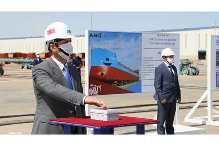 Azərbaycan istehsalı olan ikinci tanker inşasının növbəti mərhələsi üçün suya salınıb