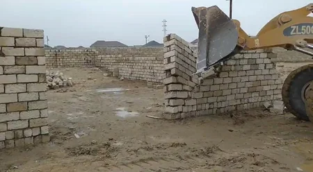 Qalada qanunsuz tikililər sökülüb