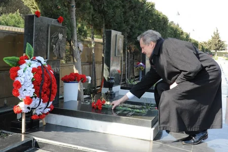 ​ABŞ-ın Azərbaycandakı səfiri Şəhidlər Xiyabanını ziyarət edib - FOTO