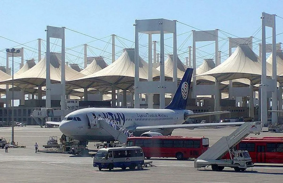Husilər Səudiyyə Ərəbistanının Abha aeroportunu raket atəşinə tutublar