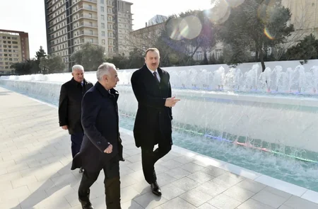 ​Azərbaycan Prezidenti Xətai rayonunda fəvvarələr və şəlalələr kompleksi ilə tanış olub