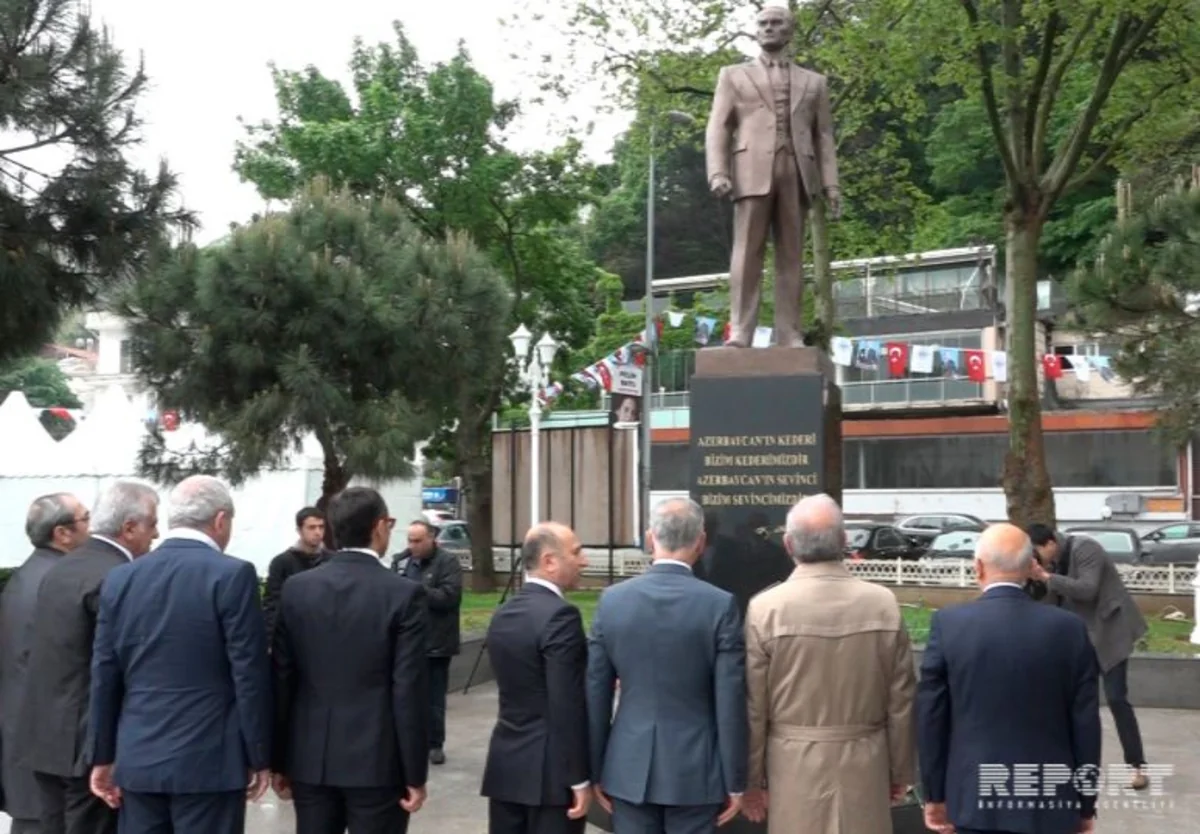 İstanbulda Heydər Əliyevin 95 illik yubileyi qeyd olunub