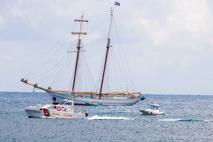 Siciliya sahillərində batan yaxtada iki nəfərin meyiti tapılıb