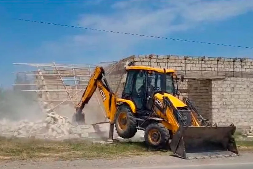 Qubada qanunsuz tikinti sökülüb