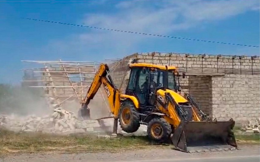 Qubada qanunsuz tikinti sökülüb