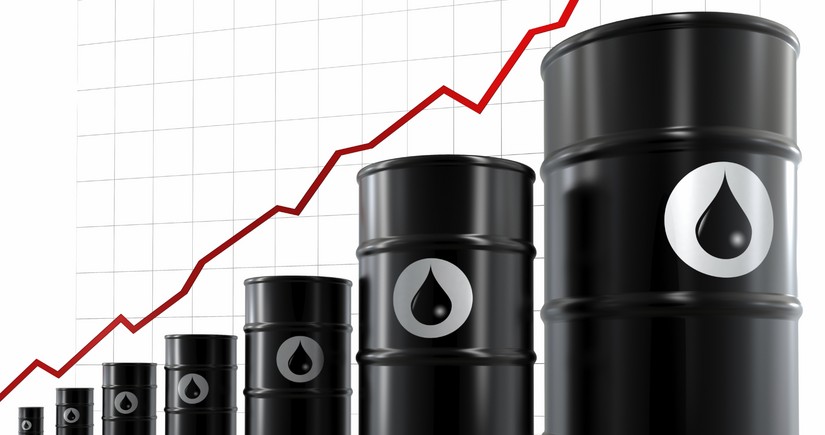 Azerbaijani oil price rises slightly