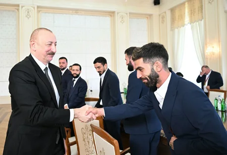 Президент Ильхам Алиев принял членов сборной Азербайджана по мини-футболу