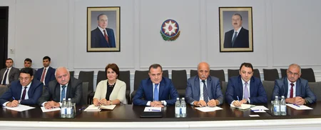 Təhsil naziri İctimai Şura üzvlərinə üzvlük vəsiqələrini təqdim edib