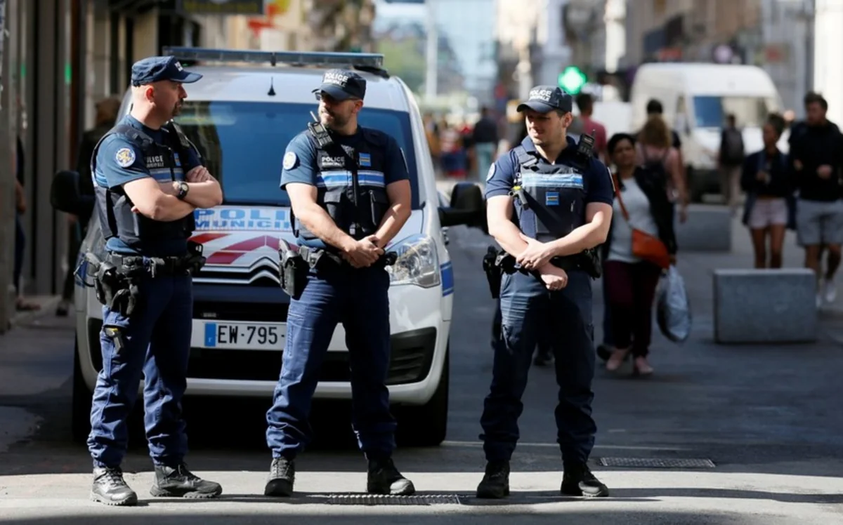 Macron launches 'XXL' crackdown on French drug gangs