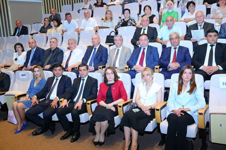 Prezidentin sərəncamı ilə təltif edilən tibb işçilərinə mükafatlar təqdim olunub