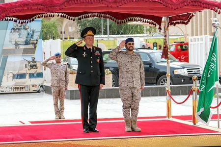 Azerbaijan, Saudi Arabia discuss relations between two armies