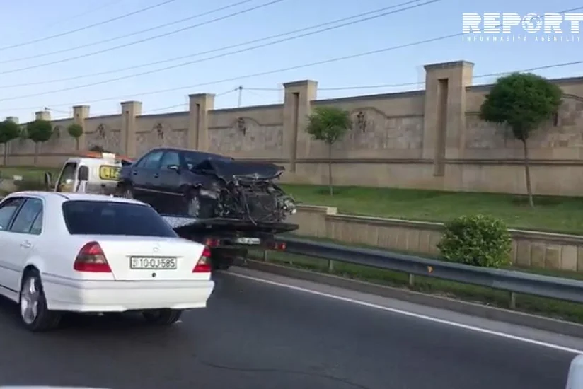 На аэропортовской дороге столкнулись два автомобиля, возникла пробка - ВИДЕО
