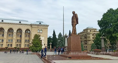 Arzu Rəhimov Gəncədə vətəndaşları qəbul edib
