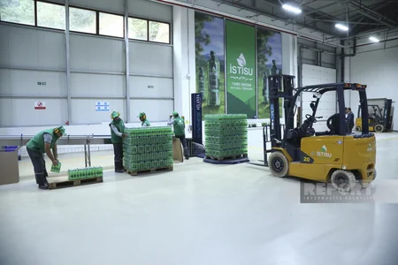 Xarici diplomatlar Kəlbəcərdə “İstisu” mineral su zavodunda olublar