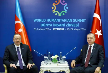 Azerbaijani and Turkish Presidents meet in Istanbul