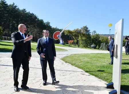 President Ilham Aliyev and Prime Minister Irakli Garibashvili view photo exhibition dedicated to 100th anniversary of National Leader Heydar Aliyev
