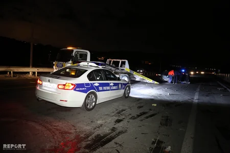 Bakıda yolun buz bağlaması zəncirvari qəzaya səbəb olub, 2 nəfər yaralanıb - FOTO - VİDEO