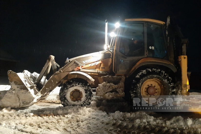 Qarlı hava şəraiti Cəlilabadda nəqliyyatın hərəkətində qismən problemlər yaradıb 