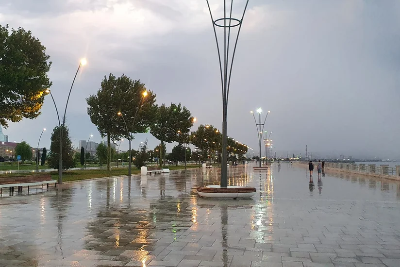 Bakıda yağışlı hava şəraitinin gün ərzində davam edəcəyi gözlənilir