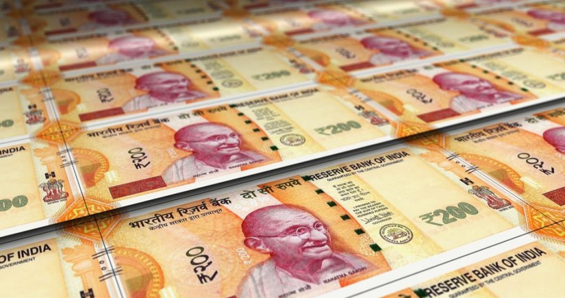 Indian rupee may plunge amid US threats of higher tariffs over aid to Russia