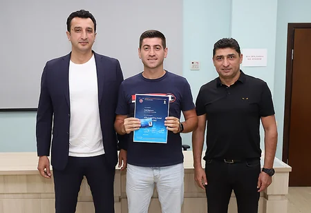 Məşqçilərə diplomlar verilib